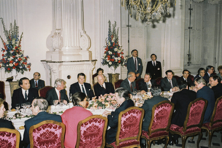 Fotagrafa 9: Official visit of Ronald REAGAN President of the United States in Strasbourg in May 1985. Official dinner.