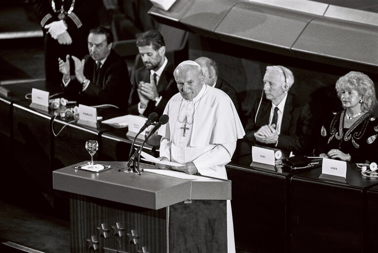 Zdjęcie 7: Visit of Pope John Paul II to the EP in Strasbourg, October 11, 1988.