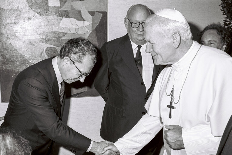 Photo 23 : Visit of Pope John Paul II to the EP in Strasbourg.