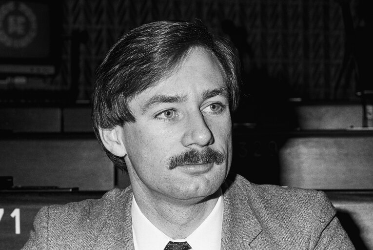 MEP Geoffrey W. HOON during a session in Strasbourg in January 1985.