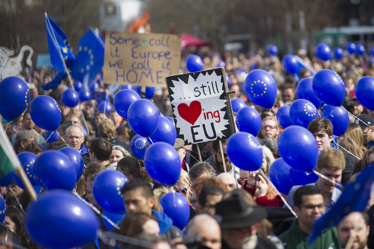 Photo 14 : 60th Anniversary of the Treaty of Rome celebrations - ' March for Europe in Berlin '