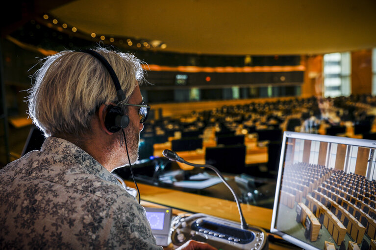 Fotografia 2: Stockshot of interpreter in the European Parliament