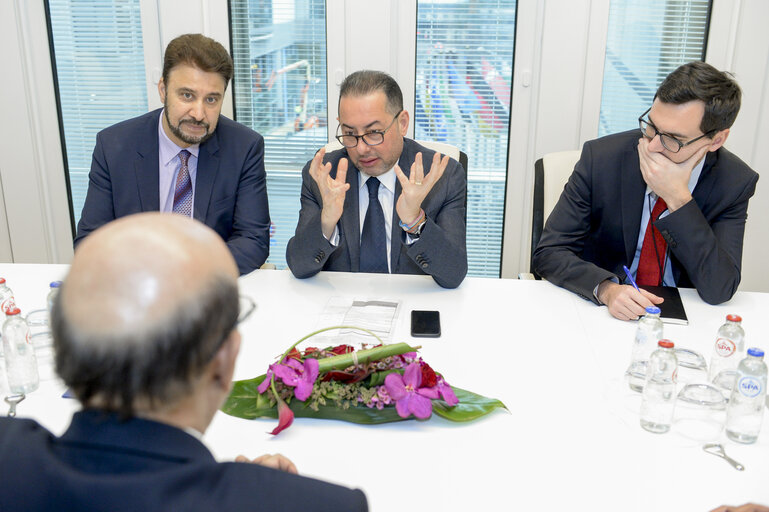 Fotografi 1: Gianni PITTELLA meets with President of Azad Jammu and Kashmir, H.E. Sardar Mohammad Masood Khan