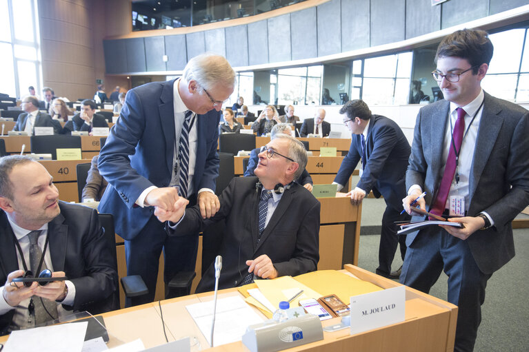 Fotografija 3: Marc JOULAUD MEP voting in Committee on Development