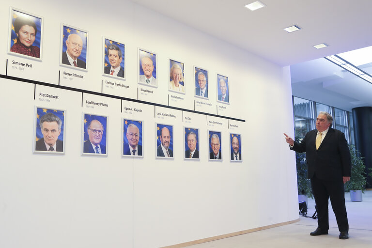 Φωτογραφία 10: MEP John FLACK in the European Parliament in Brussels