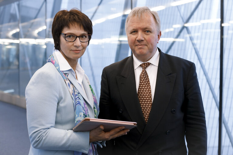 Foto 3: MEPs Arne GERICKE and Ulrike MULLER in the European Parliament in Brussels.