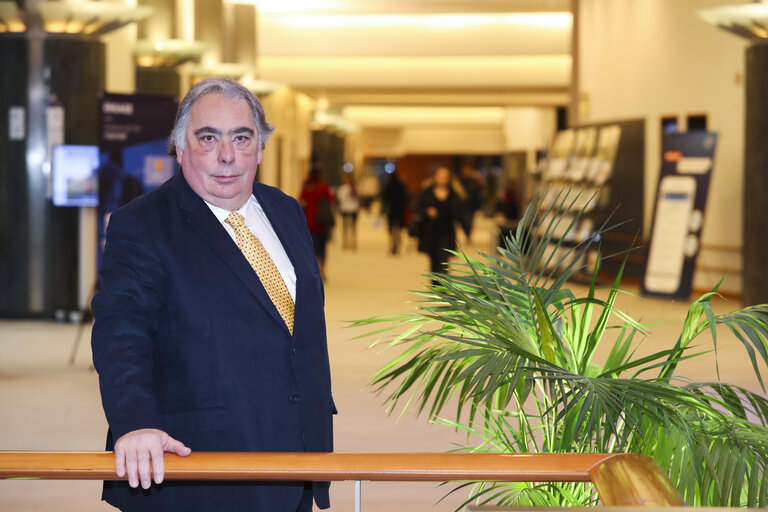 Φωτογραφία 11: MEP John FLACK in the European Parliament in Brussels