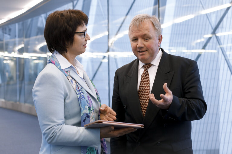 Fotogrāfija 1: MEPs Arne GERICKE and Ulrike MULLER in the European Parliament in Brussels.