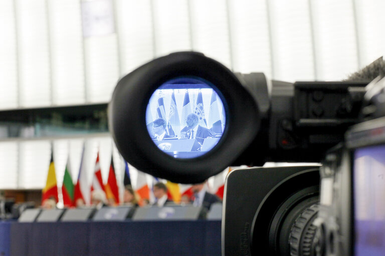 Fotogrāfija 42: Plenary session week 15 2016 in Strasbourg - View through an ocular of camera