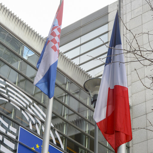 Fotagrafa 5: French flag at half mast following the terrorist attacks in Brussels with European and Belgian flags already at half-mast