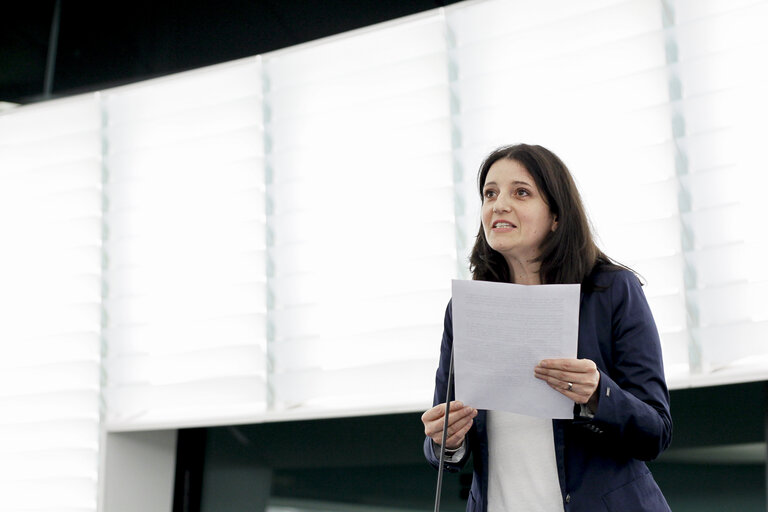 Fotogrāfija 28: Plenary session week 15 2016 in Strasbourg - International Roma Day Council and Commission statements