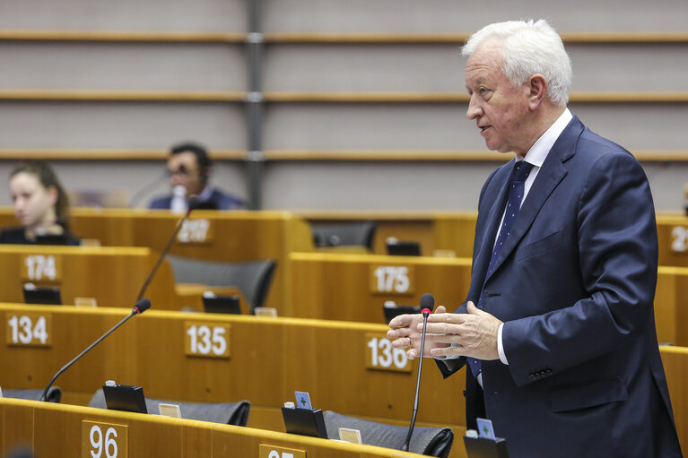 Foto 16: Plenary session week 17 2016 in Brussels.  Joint debate ' Railway Package '