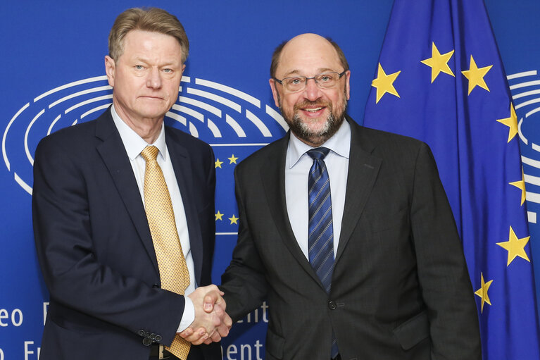 Foto 2: Martin SCHULZ - EP President meets with the MEP Rolandas PAKSAS