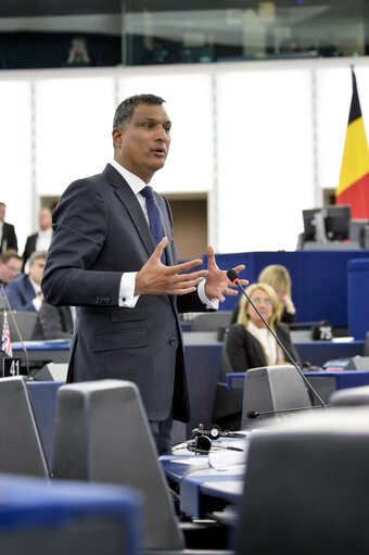 Foto 20: Plenary session week 15 2016 in Strasbourg - Counterterrorism following the recent terrorist attacks  Council and Commission statements