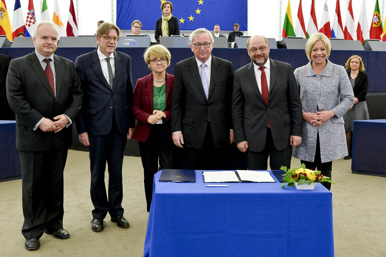 Photo 3: Signature of BLM (Better Law Making) agreement in plenary session week 15 2016 in Strasbourg