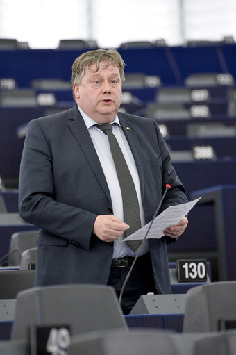 Foto 8: Plenary session week 15 2016 in Strasbourg - Counterterrorism following the recent terrorist attacks  Council and Commission statements