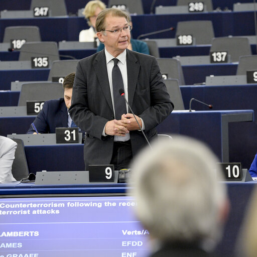 Foto 12: Plenary session week 15 2016 in Strasbourg - Counterterrorism following the recent terrorist attacks  Council and Commission statements