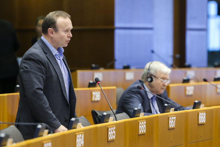 Foto 22: Plenary session week 17 2016 in Brussels.  Joint debate ' Railway Package '