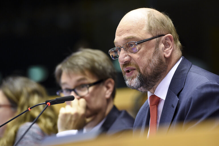 Fotografi 38: Plenary session week 17 2016 in Brussels.   European Investment Bank annual report 2014 in the presence of President of the EIB