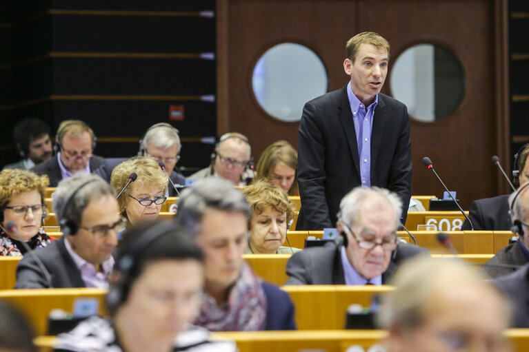 Fotografi 42: Plenary session week 17 2016 in Brussels.  Vote