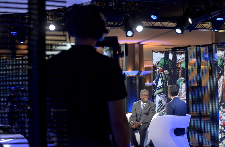 Fotografi 5: ' Libre-échange ' recording in the presence of the Sakharov Prize Laureate 2014, RTBF ( Belgian television ) in the ASP Agora studio