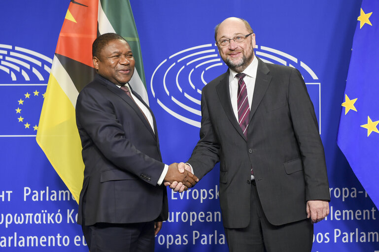 Visit of the President of Mozambique to the European Parliament in Brussel.  Martin SCHULZ - EP President welcomes Filipe NYUSI - President of Mozambique