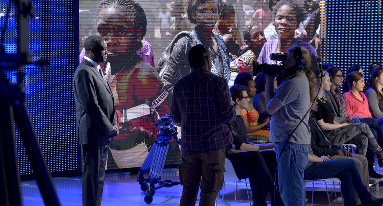 Fotografi 12: ' Libre-échange ' recording in the presence of the Sakharov Prize Laureate 2014, RTBF ( Belgian television ) in the ASP Agora studio