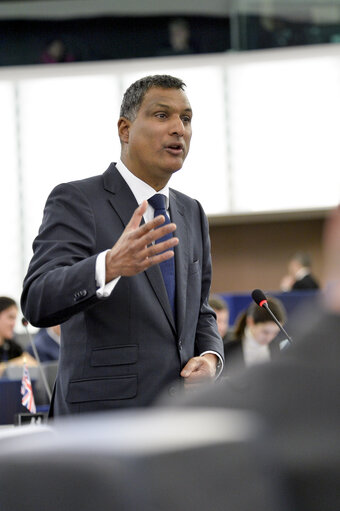 Foto 19: Plenary session week 15 2016 in Strasbourg - Counterterrorism following the recent terrorist attacks  Council and Commission statements