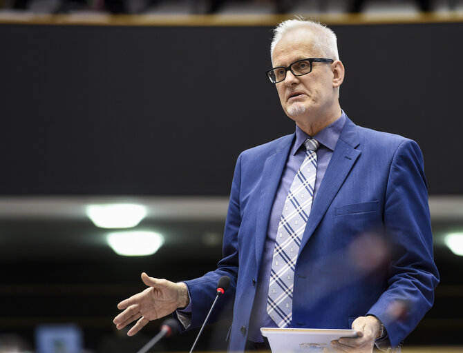 Fotografi 13: Plenary session week 17 2016 in Brussels.   European Investment Bank annual report 2014 in the presence of President of the EIB