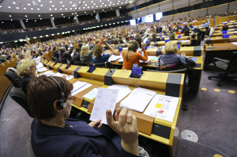 Foto 45: Plenary session week 17 2016 in Brussels.  Vote