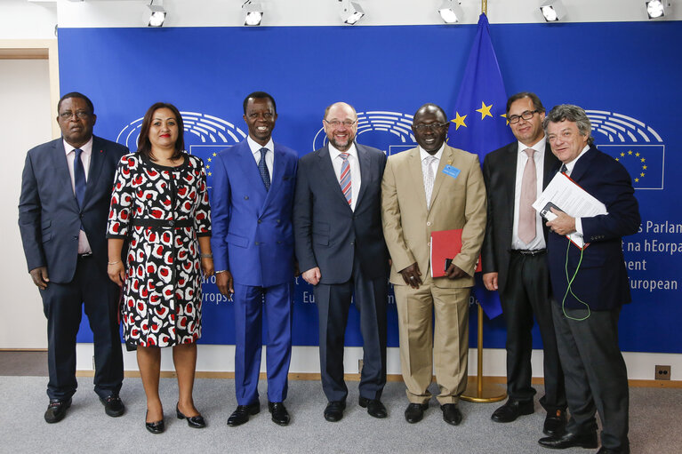 Fotografi 4: Martin SCHULZ - EP President meets with Roger NKODO DANG - President of the Pan African Parliament