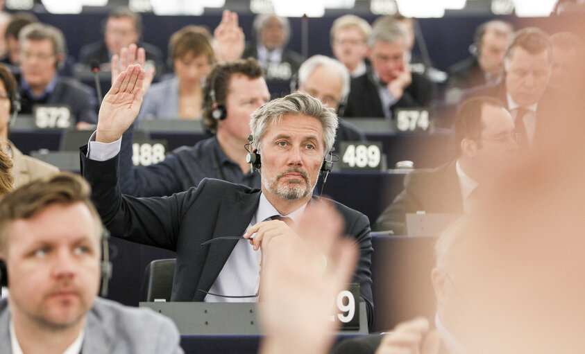 Fotografie 1: Morten LOKKEGAARD in plenary session week 15 2016 in Strasbourg