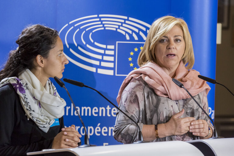 Φωτογραφία 9: Joint press point by Elena VALENCIANO, Chair of EP DROI Committee and by Bertha ZUNIGA CACERES, daughter of Berta CACERES, Honduran environmental activist