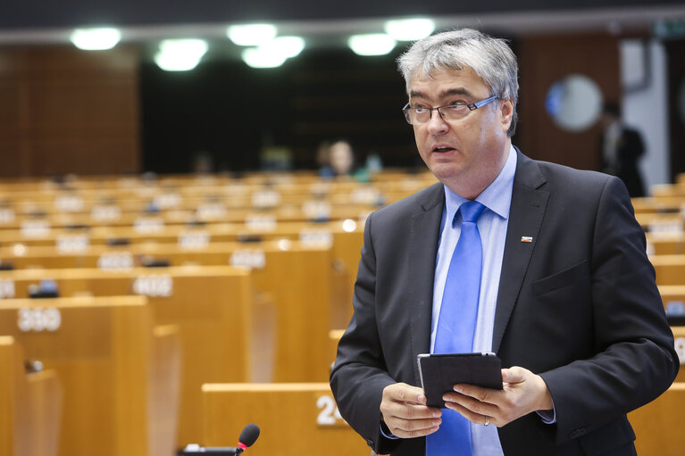 Fotografie 18: Plenary session week 17 2016 in Brussels.  Council and Commission statements - Legal aspects, democratic control and implementation of the EU-Turkey  agreement