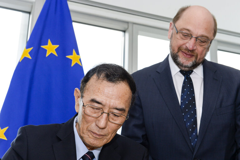 Martin SCHULZ - EP President meets with Qiangba PUNCOG - Vice-Chairman of the Standing Committee of the National People's Congress