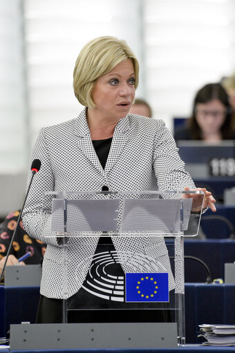 Foto 28: Plenary session week 15 2016 in Strasbourg - Counterterrorism following the recent terrorist attacks  Council and Commission statements