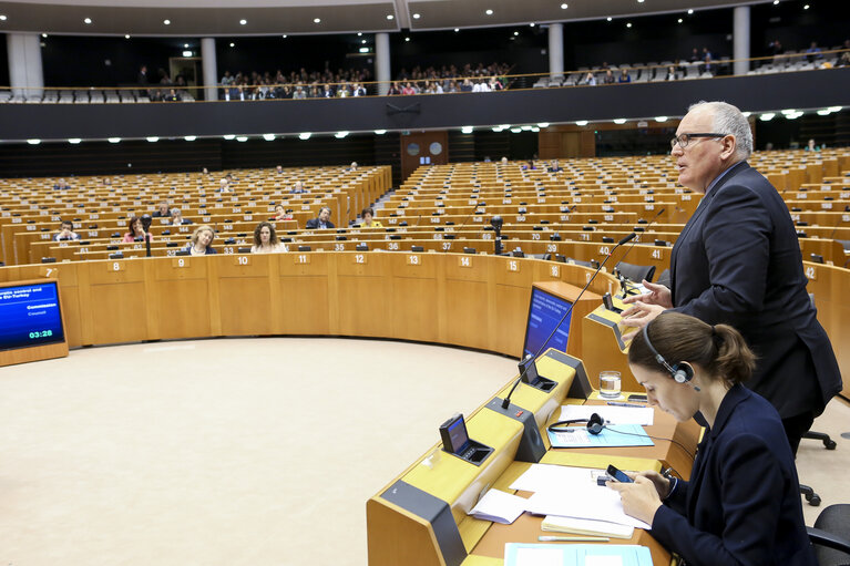 Fotografie 5: Plenary session week 17 2016 in Brussels.  Council and Commission statements - Legal aspects, democratic control and implementation of the EU-Turkey  agreement