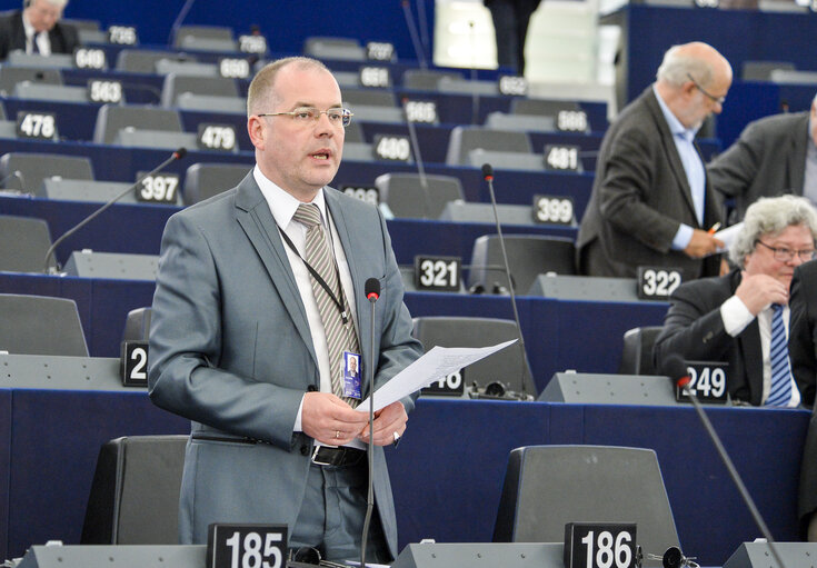 Photo 10 : Plenary session week 19 2016 in Strasbourg - Explanations of votes