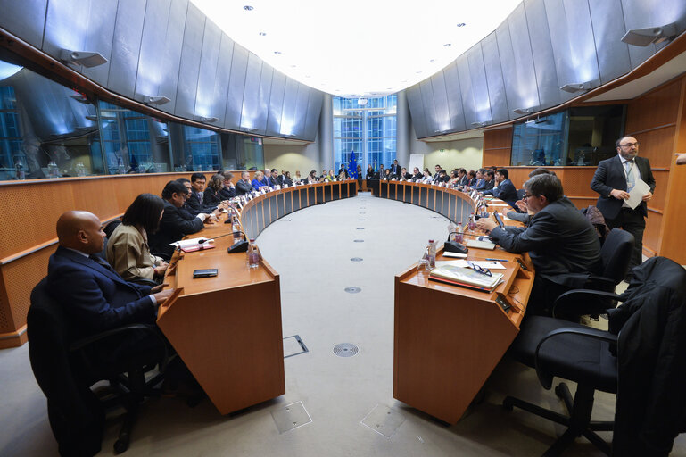 Foto 17: Meeting of the EP delegation for relations with the countries of South Asia with the Minister for Defence of Pakistan