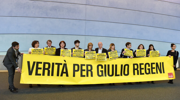 Foto 4: Verita per Giulio Regeni - Action inside in the European Parliament in Brussels