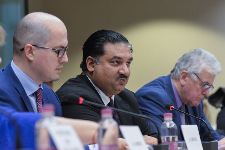 Foto 9: Meeting of the EP delegation for relations with the countries of South Asia with the Minister for Defence of Pakistan