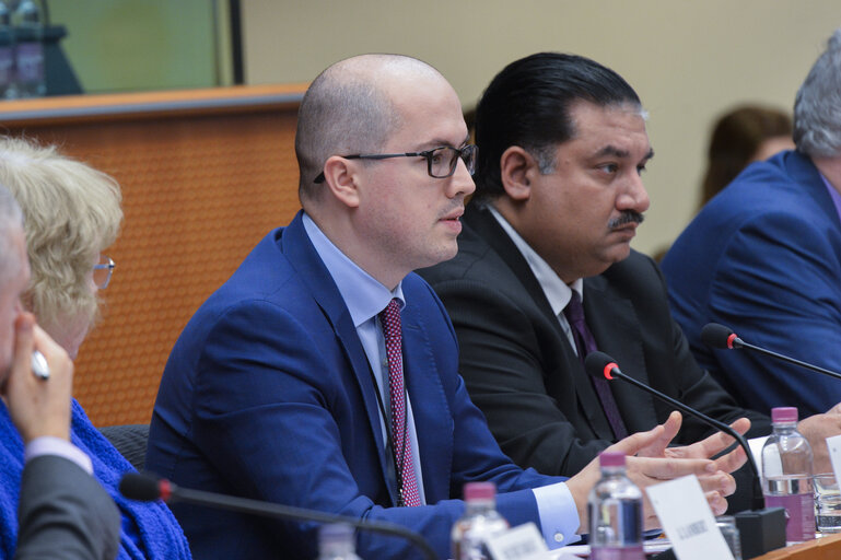 Foto 11: Meeting of the EP delegation for relations with the countries of South Asia with the Minister for Defence of Pakistan