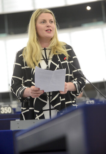 Photo 2 : Plenary session week 15 2016 in Strasbourg - economic growth and youth employment