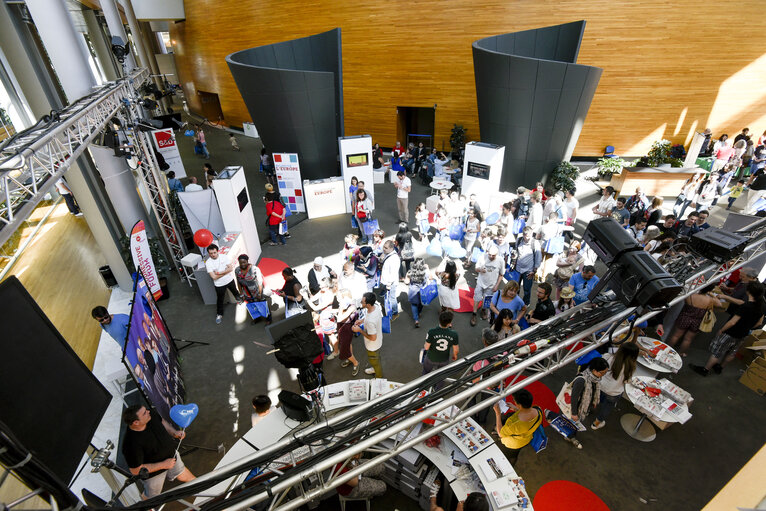 Fotografi 8: Open Doors Day in Strasbourg.   General atmosphere shot.