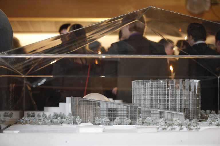 Model of the Louise Weiss (LOW) in the visitors area in Strasbourg