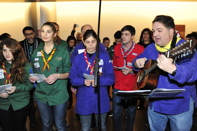 Φωτογραφία 17: Ep President at the ceremony of the handover of the Flame of Peace of Bethlehem to the European Parliament