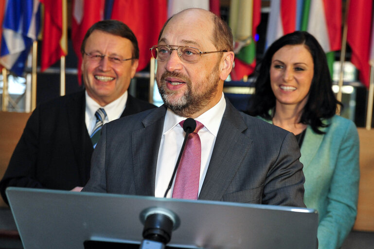 Φωτογραφία 16: Ep President at the ceremony of the handover of the Flame of Peace of Bethlehem to the European Parliament