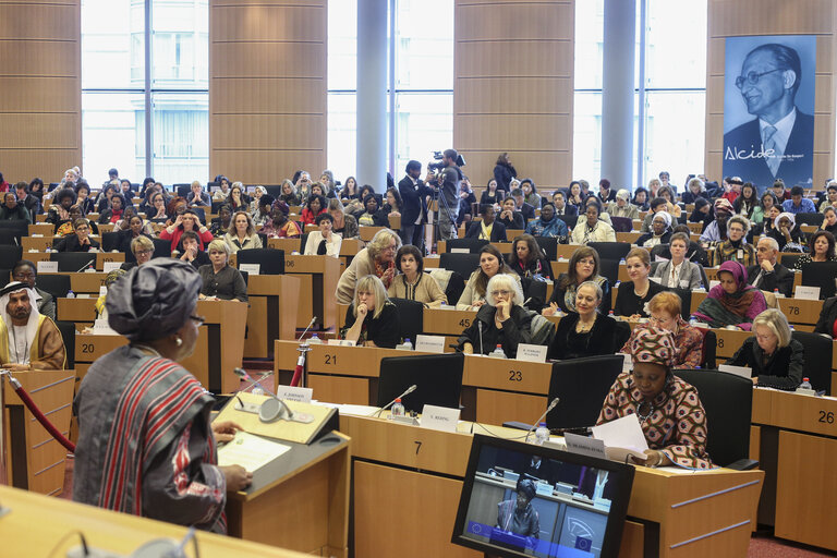 Foto 6: the annual summit of the Women in Parliaments Global Forum (WIP)