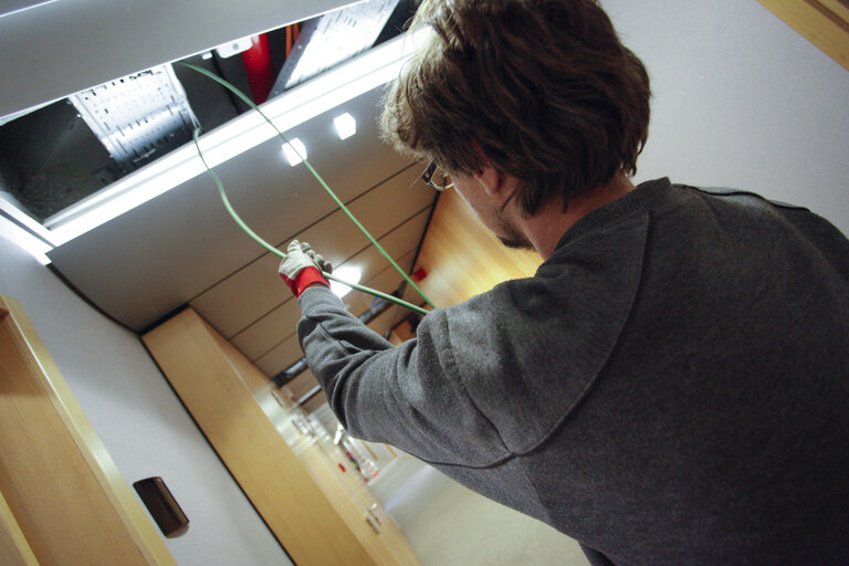 Fotografi 4: Installation of electric system inside European Parliament Headquarters in Brussels