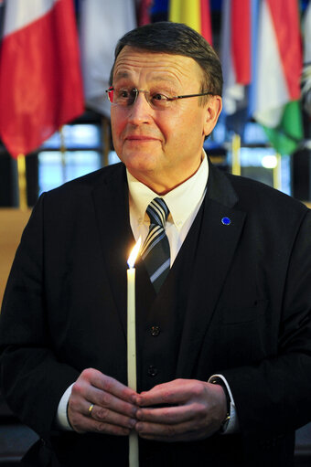 Φωτογραφία 9: Ep President at the ceremony of the handover of the Flame of Peace of Bethlehem to the European Parliament